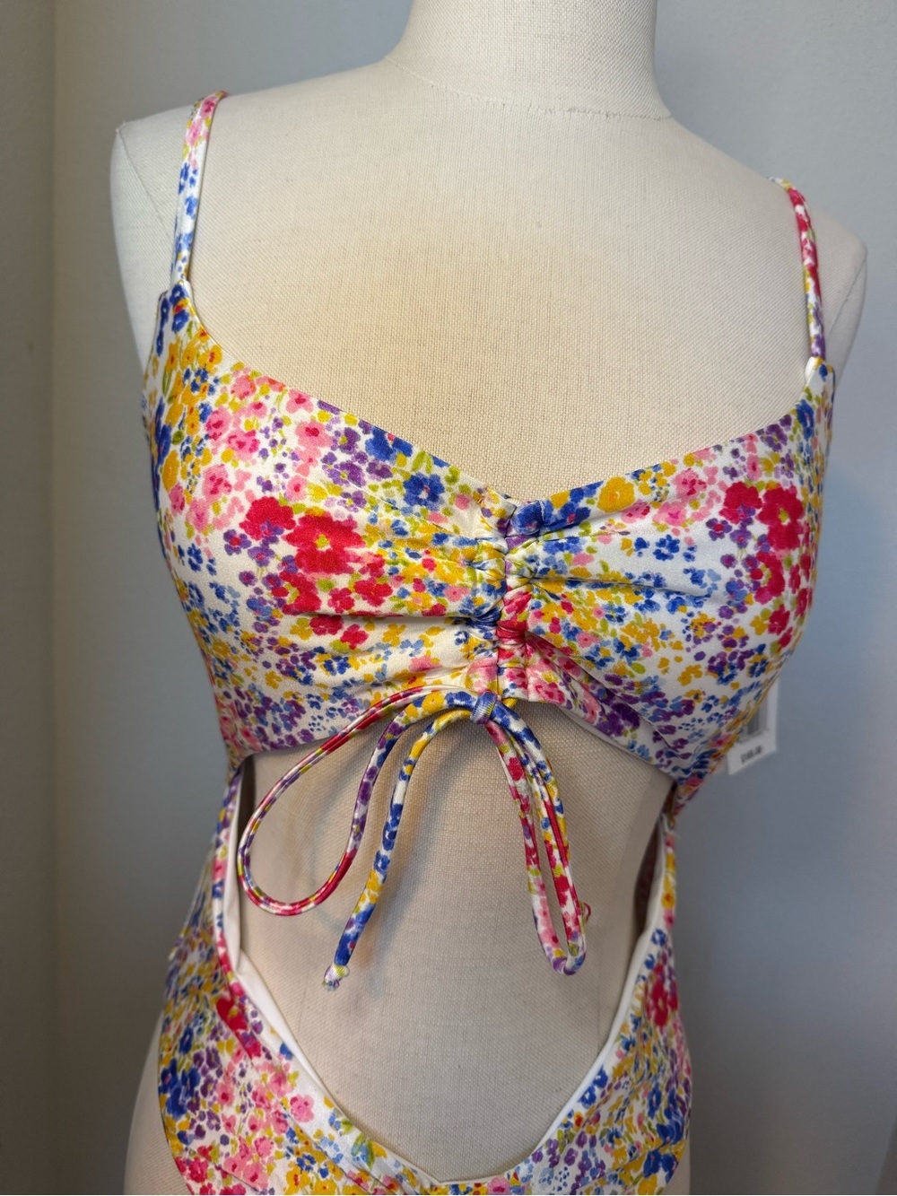 L*Space Solana one-piece swimsuit vibrant floral "Between Blooms" print NWT - Picture 3 of 9